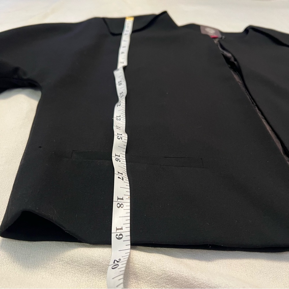 Elegant Black fully lined Women's cropped Jacket - Picture 11 of 14